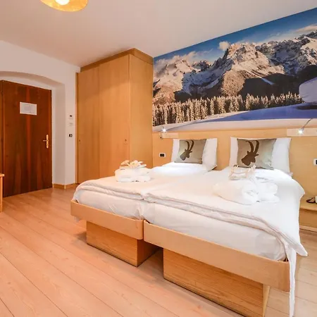Отель Hotel Corona