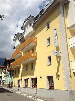 Отель Hotel Corona Пинцоло