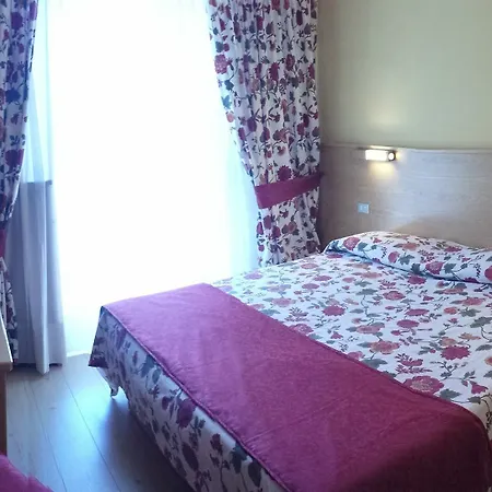 Отель Hotel Corona 3*